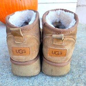 UGGS mini platform